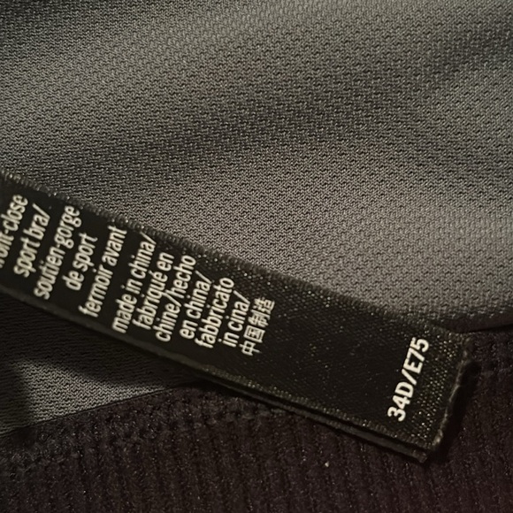 Victoria's Secret Sport Knockout Front Zip Sport Bra
Blue and Green size 34D - Picture 5 of 7